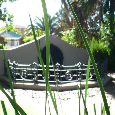 Cecil John Rhodes Guest House Кимбърли Екстериор снимка