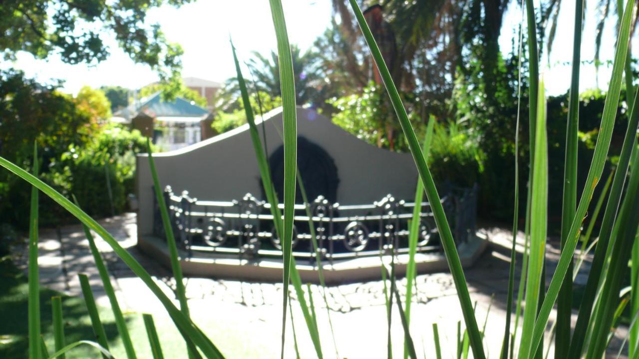 Cecil John Rhodes Guest House Кимбърли Екстериор снимка