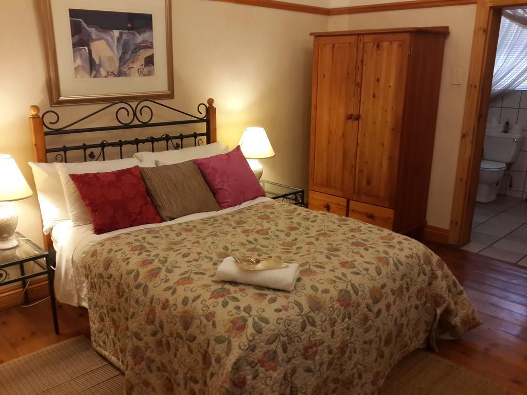 Cecil John Rhodes Guest House Кимбърли Стая снимка